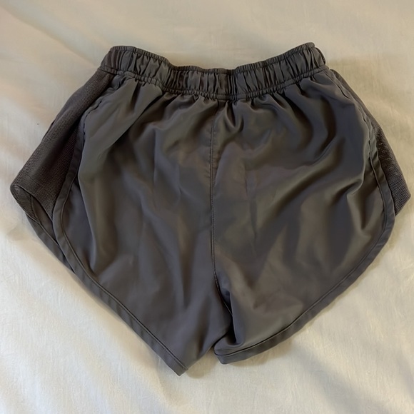 Grey Nike shorts - Picture 2 of 2